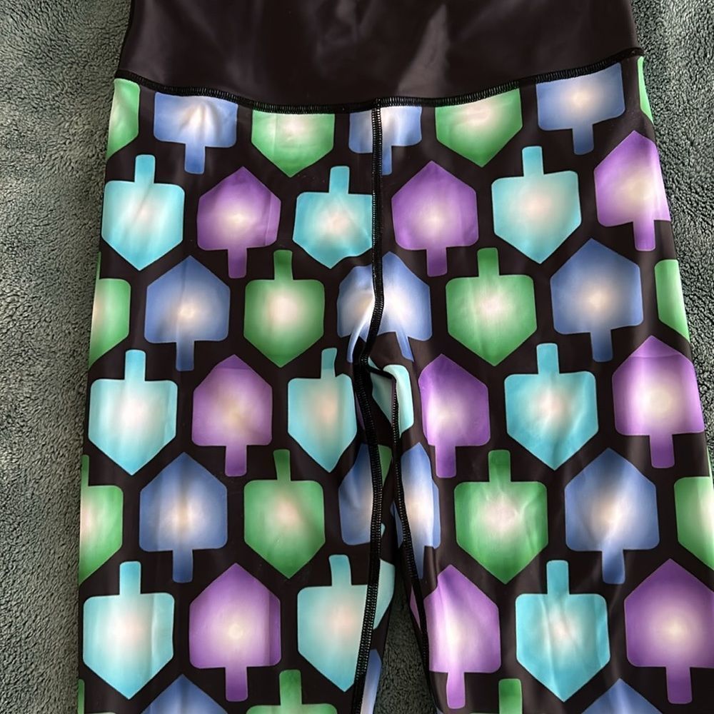 ❌ SOLD ❌ midrash manicures Hanukkah leggings - Picture 2 of 4